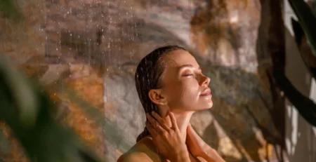 طقوس-الاستحمام-لبشرة-متوهجة-دليل-خطوة-بخطوة-لبشرة-ناعمة-ومشرقة